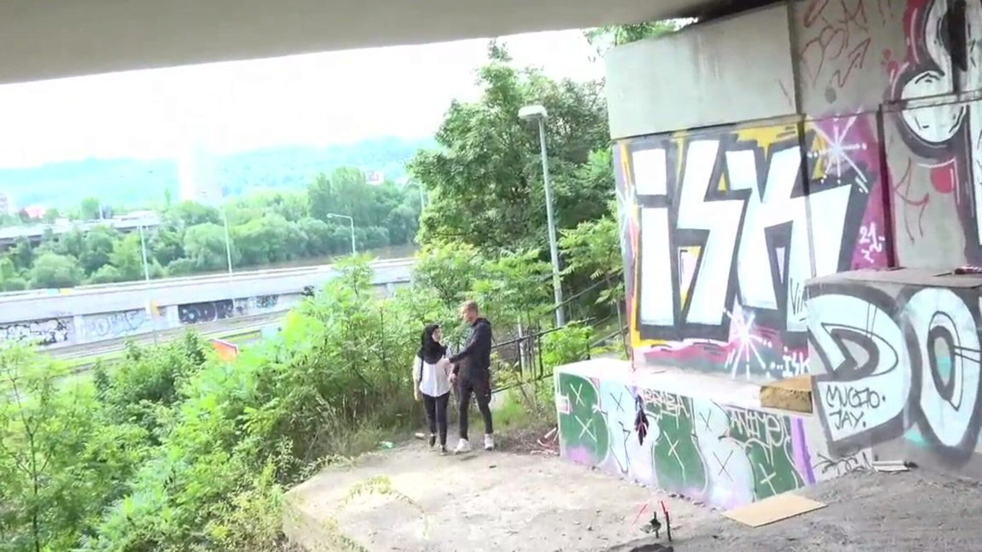 Outdoor quickie with muslim wife